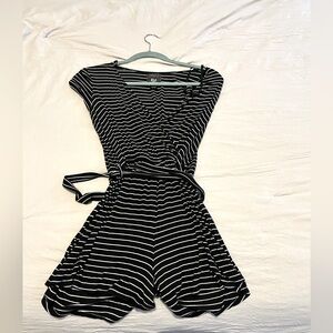 Billabong black and white romper
